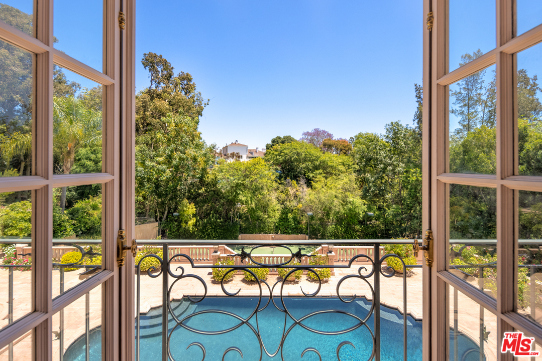 110 North Mapleton Drive Los Angeles, CA 90077 - Photo 12 of 22