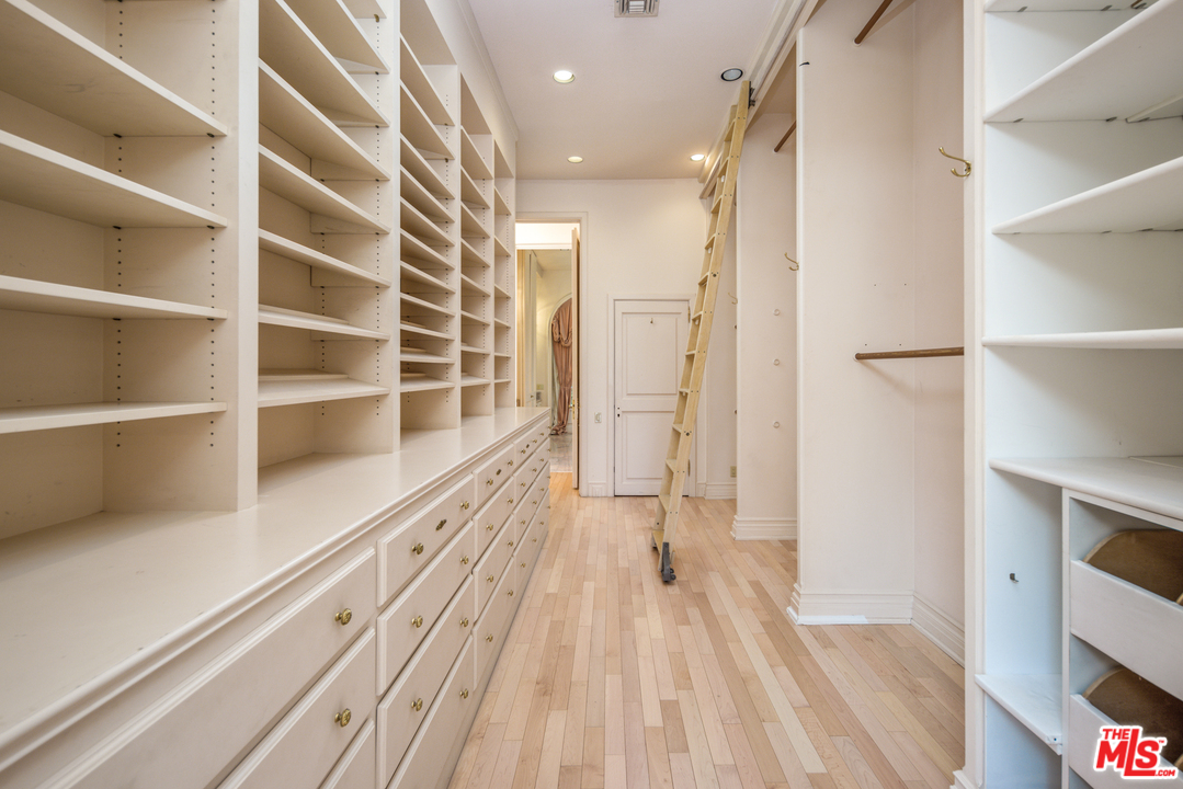 110 North Mapleton Drive Los Angeles, CA 90077 - Photo 15 of 22