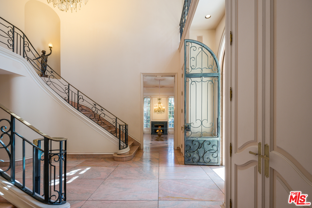 110 North Mapleton Drive Los Angeles, CA 90077 - Photo 6 of 22