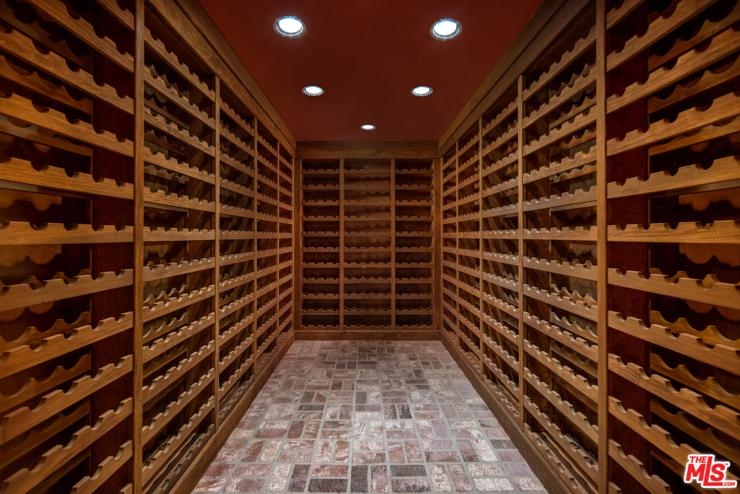 110 North Mapleton Drive Los Angeles, CA 90077 - Photo 8 of 22