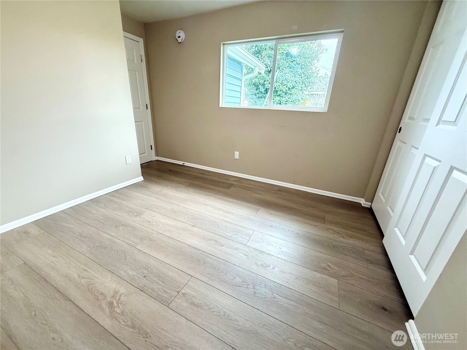 11049 18th Avenue Southwest Seattle, WA 98146 - Photo 12 of 40
