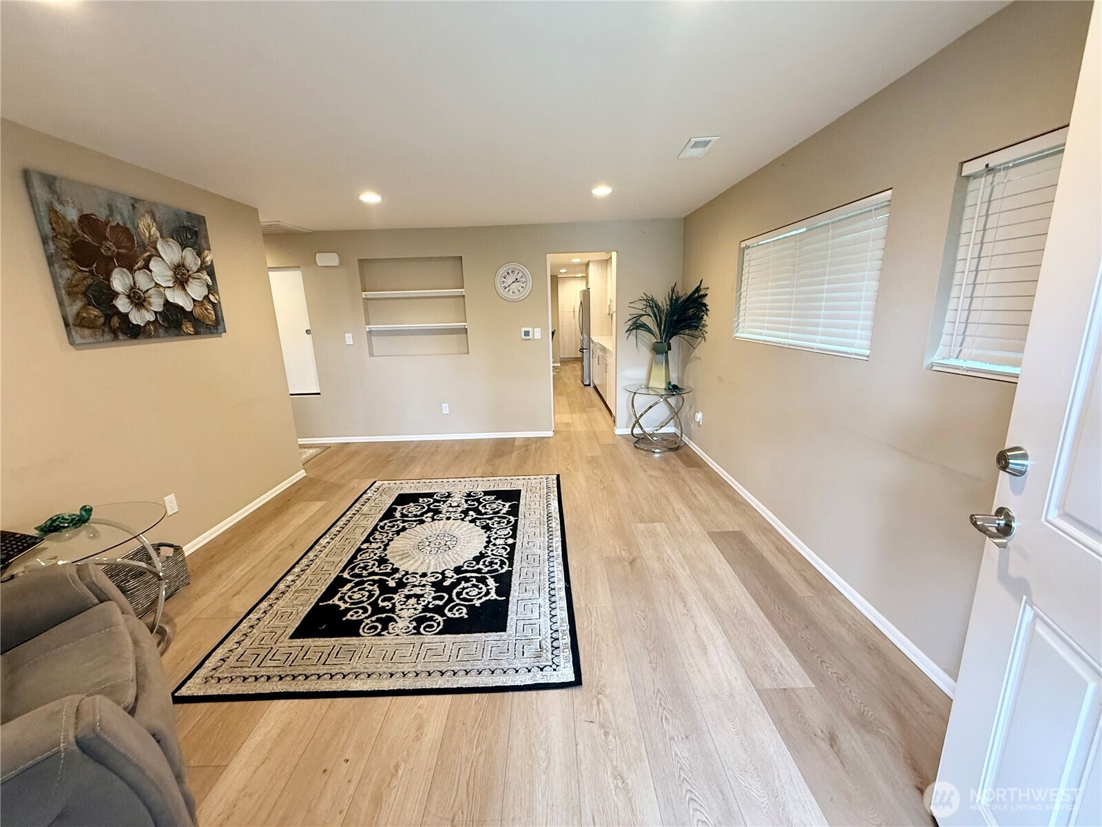 11049 18th Avenue Southwest Seattle, WA 98146 - Photo 4 of 40