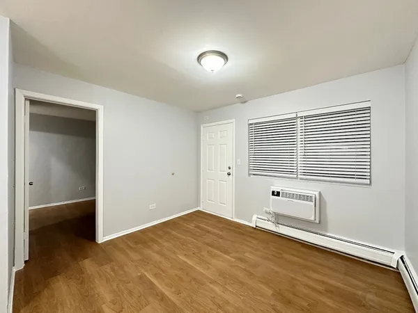 $1,425 | 4612 North Beacon Street, Unit 1G, Chicago, IL 60640