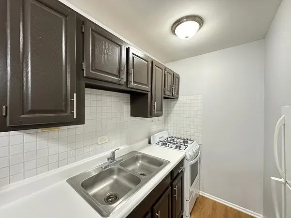 $1,425 | 4612 North Beacon Street, Unit 1G, Chicago, IL 60640