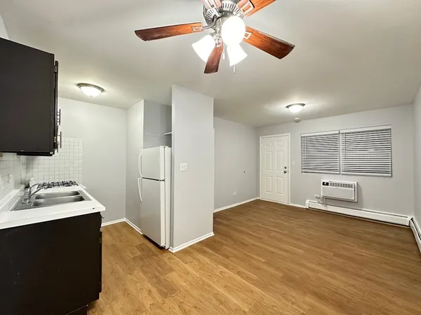 $1,425 | 4612 North Beacon Street, Unit 1G, Chicago, IL 60640