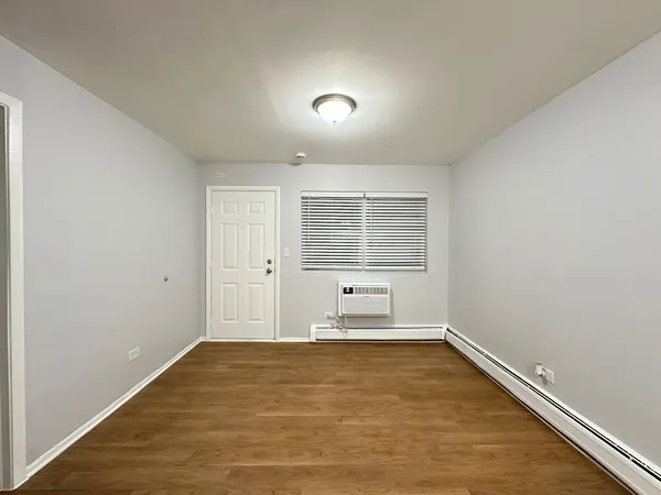 $1,425 | 4612 North Beacon Street, Unit 1G, Chicago, IL 60640