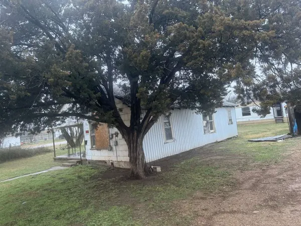 $44,999 | 301 North Bois D Arc Street, Holliday, TX 76366