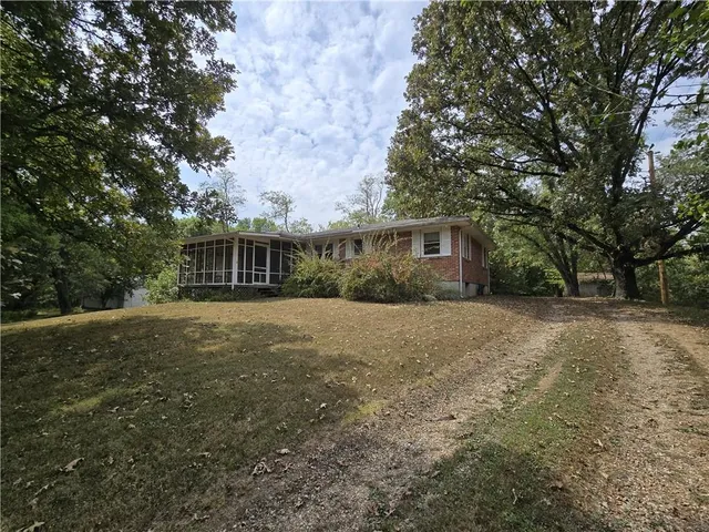 $345,000 | 345 Northwest 51st Road, Clinton, MO 64735