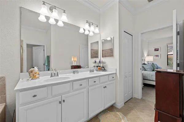 $579,999 | 20930 Valore Court, Venice, FL 34293
