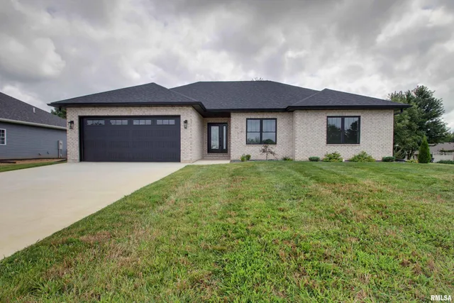 $409,000 | 2500 Taylor Drive, Quincy, IL 62305