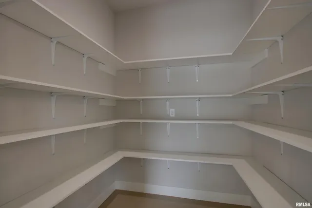 $409,000 | 2500 Taylor Drive, Quincy, IL 62305