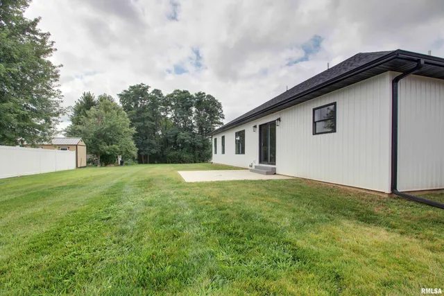 $409,000 | 2500 Taylor Drive, Quincy, IL 62305