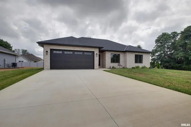 $409,000 | 2500 Taylor Drive, Quincy, IL 62305