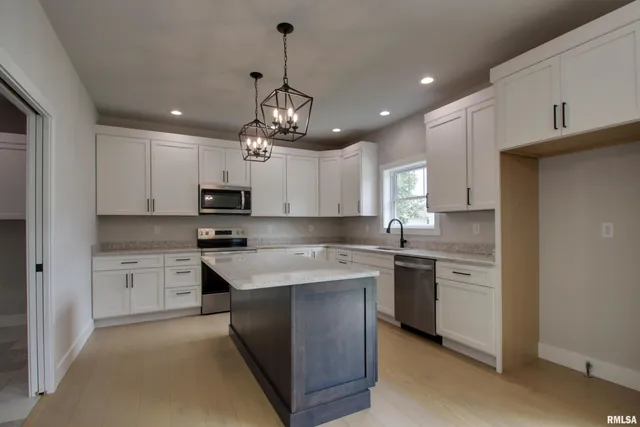 $409,000 | 2500 Taylor Drive, Quincy, IL 62305