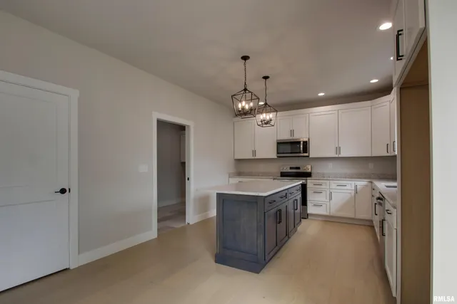 $409,000 | 2500 Taylor Drive, Quincy, IL 62305