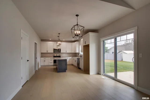 $409,000 | 2500 Taylor Drive, Quincy, IL 62305