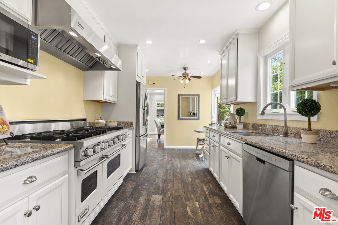 6370 Riggs Place Los Angeles, CA 90045 - Photo 7 of 30