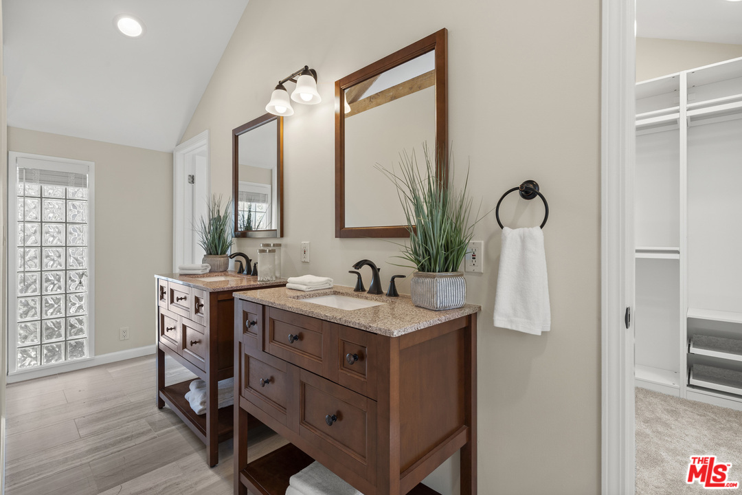 6370 Riggs Place Los Angeles, CA 90045 - Photo 10 of 30