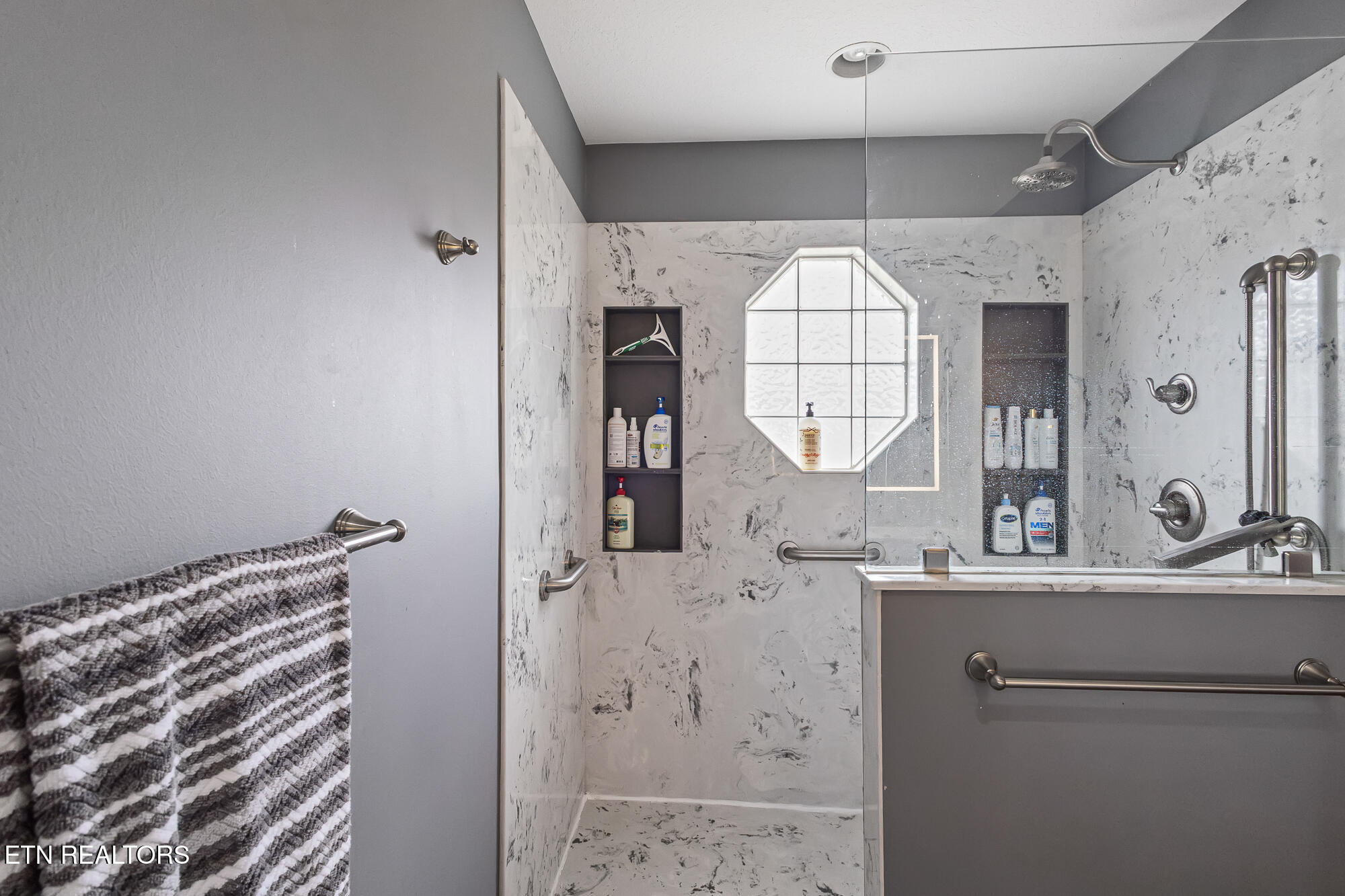 5545 J Riley W Drive Greenback, TN 37742 - Photo 18 of 37 5545 West J Riley Dr-15