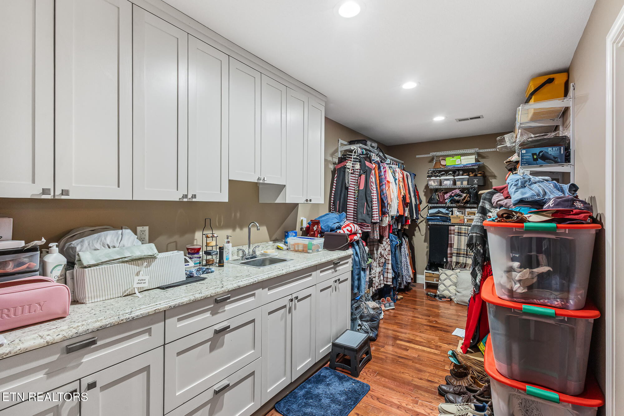 5545 J Riley W Drive Greenback, TN 37742 - Photo 21 of 37 5545 West J Riley Dr-16