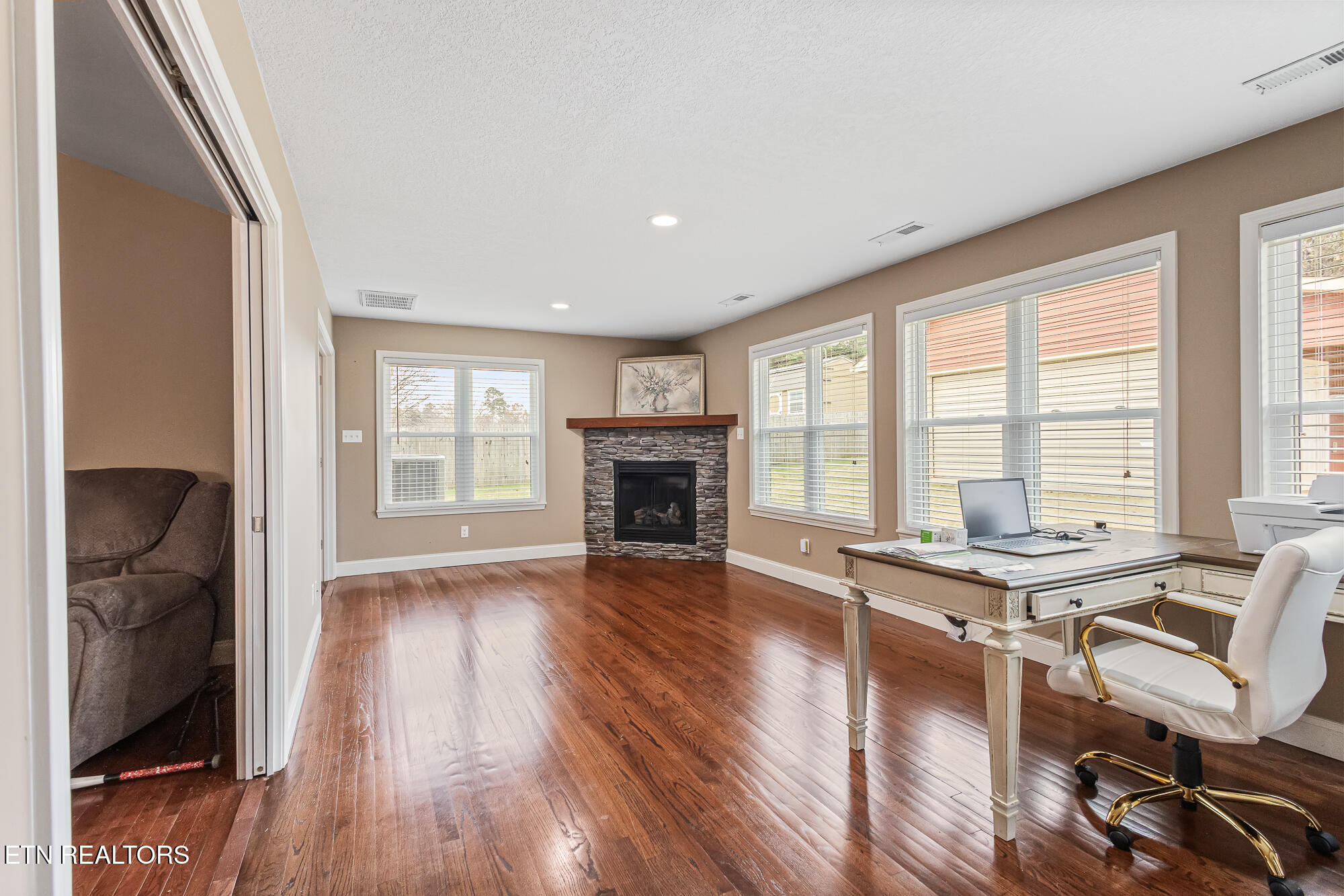 5545 J Riley W Drive Greenback, TN 37742 - Photo 10 of 37 5545 West J Riley Dr-19