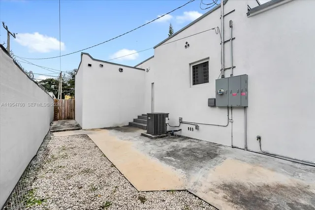 $3,400 | 1733 Northwest 16th Street, Unit 1, Miami, FL 33125