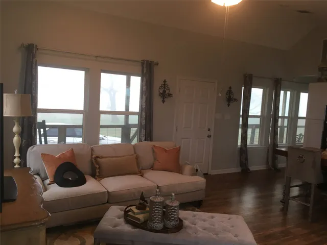 $1,900 | 1200 Choctaw Lane, Brenham, TX 77833