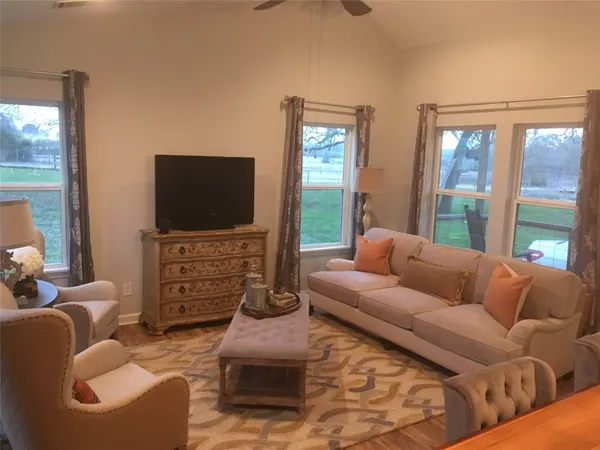 $1,900 | 1200 Choctaw Lane, Brenham, TX 77833