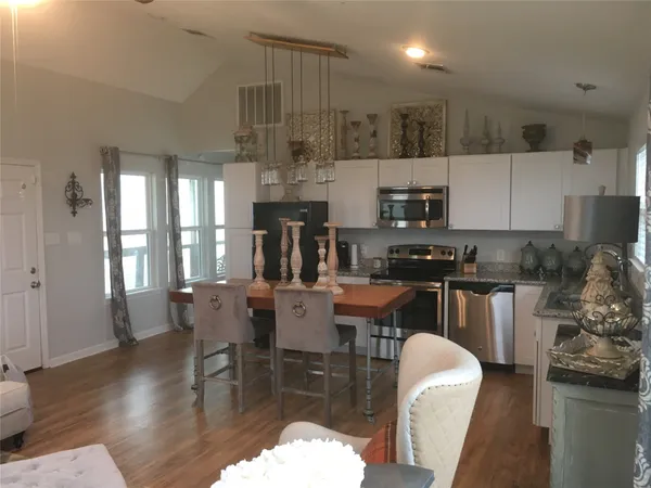 $1,900 | 1200 Choctaw Lane, Brenham, TX 77833