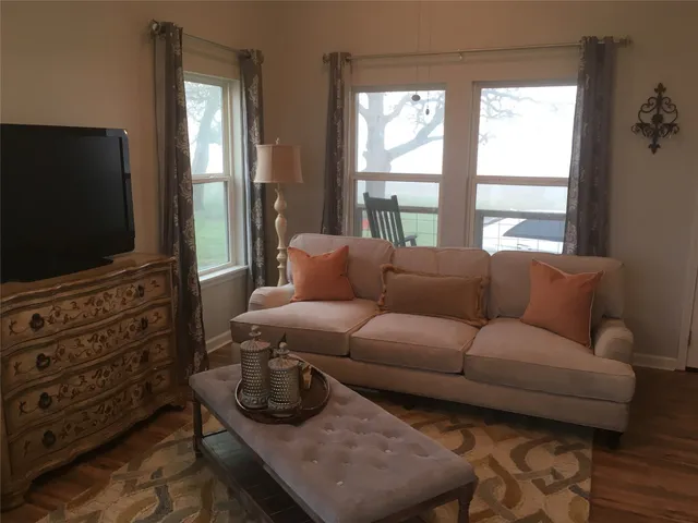 $1,900 | 1200 Choctaw Lane, Brenham, TX 77833