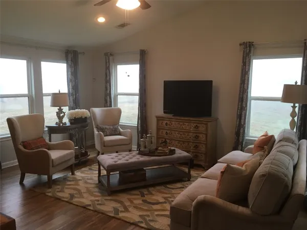 $1,900 | 1200 Choctaw Lane, Brenham, TX 77833