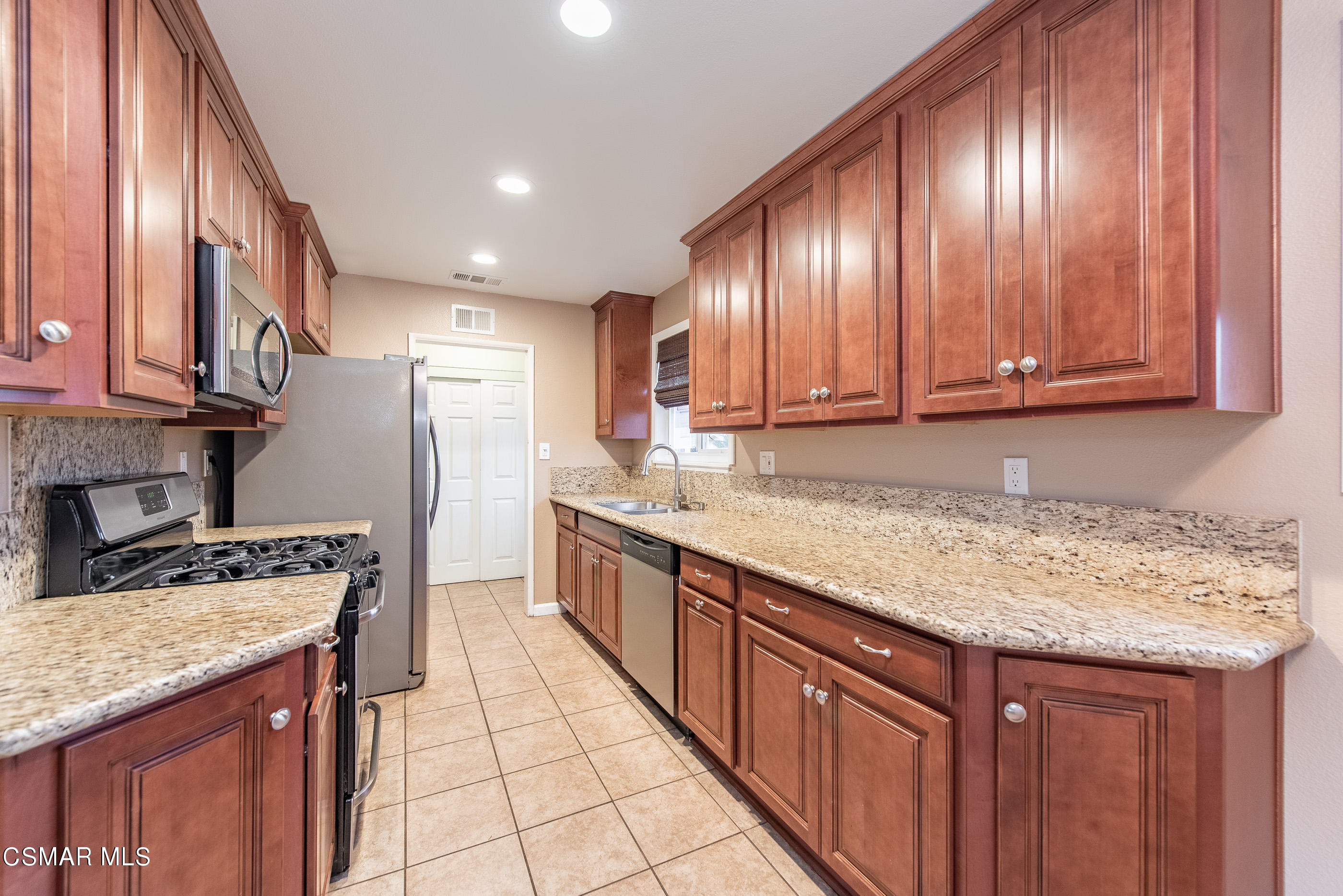 4063 Helene Street Simi Valley, CA 93063 - Photo 9 of 24 4063 Helene St Simi Valley-9