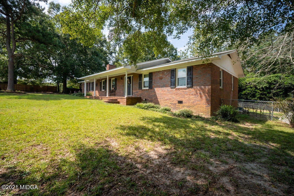 156 Walton Road Fort Valley, GA 31030 - Photo 44 of 61 a view of a house with pool and a yard