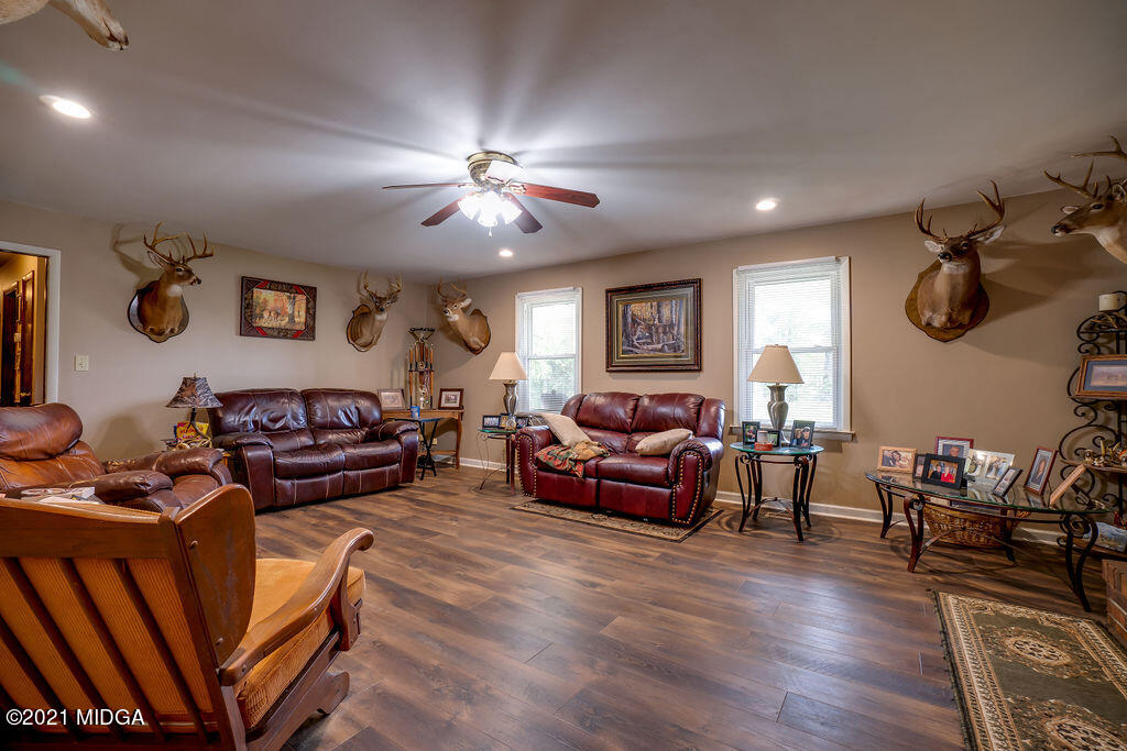 156 Walton Road Fort Valley, GA 31030 - Photo 6 of 61 a living room with furniture