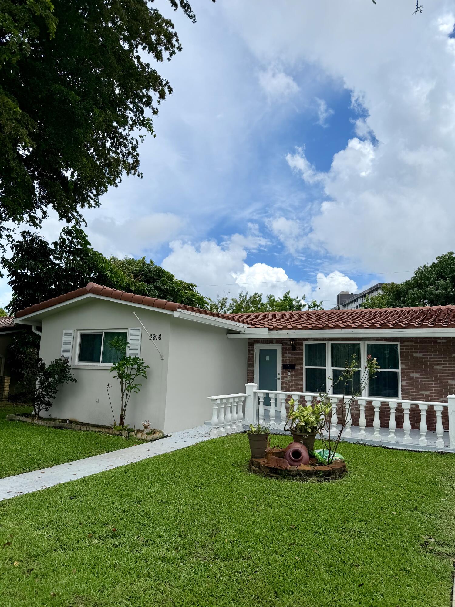 3916 Adams Street Hollywood, FL 33021 - Photo 3 of 38 IMG_9085