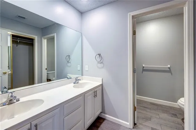 $352,500 | 9207 Boehm Drive, Lenexa, KS 66219