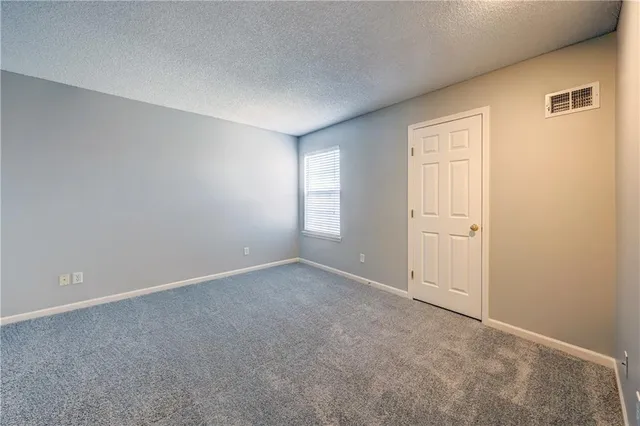 $352,500 | 9207 Boehm Drive, Lenexa, KS 66219