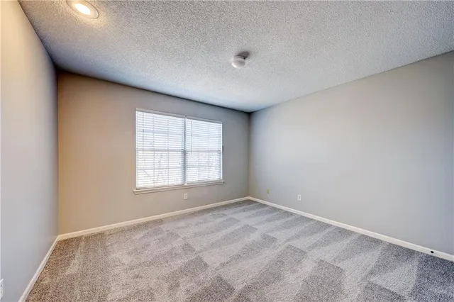 $352,500 | 9207 Boehm Drive, Lenexa, KS 66219