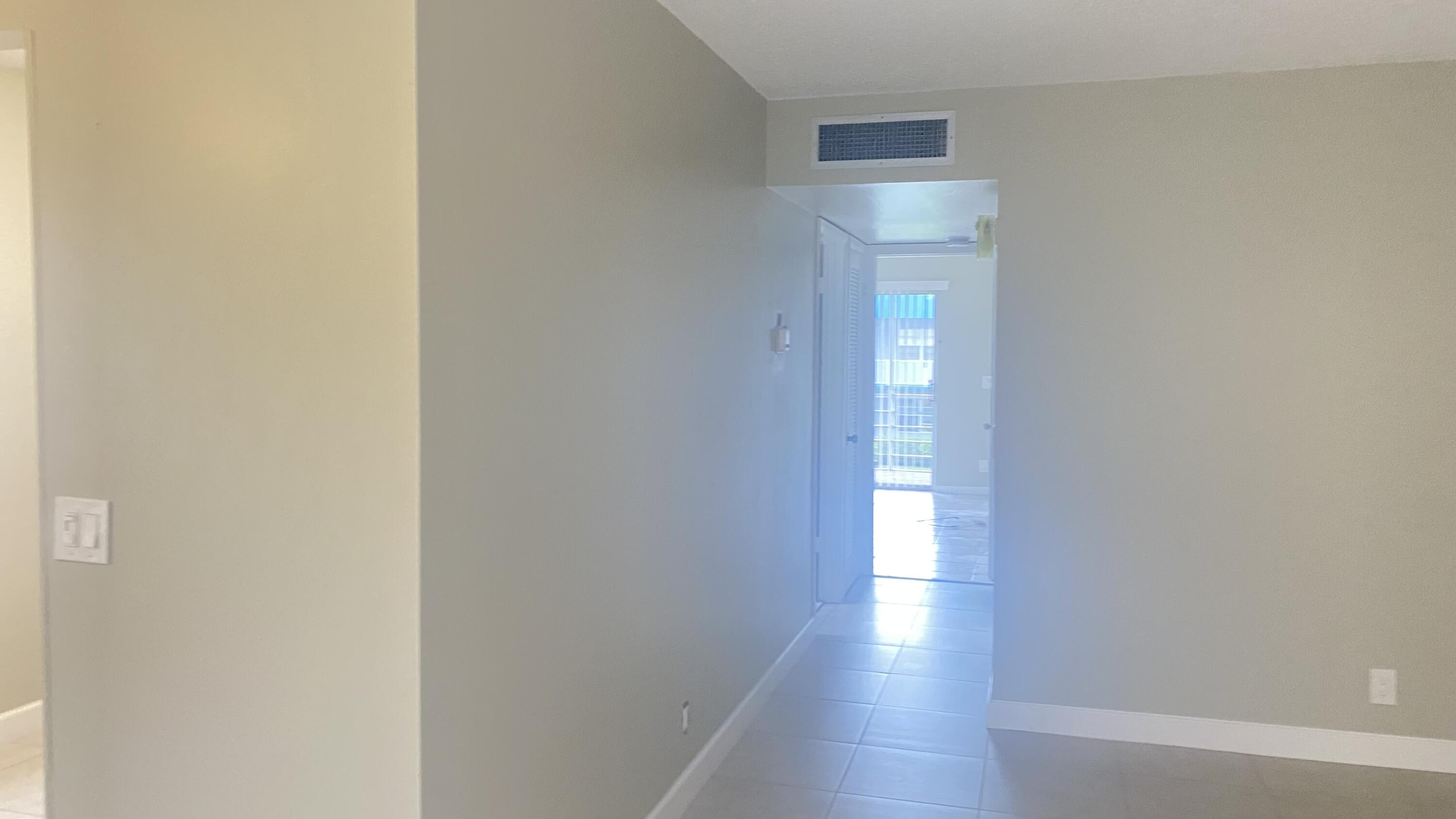 177 Delray Beach, FL 33484 - Photo 4 of 29 hallway