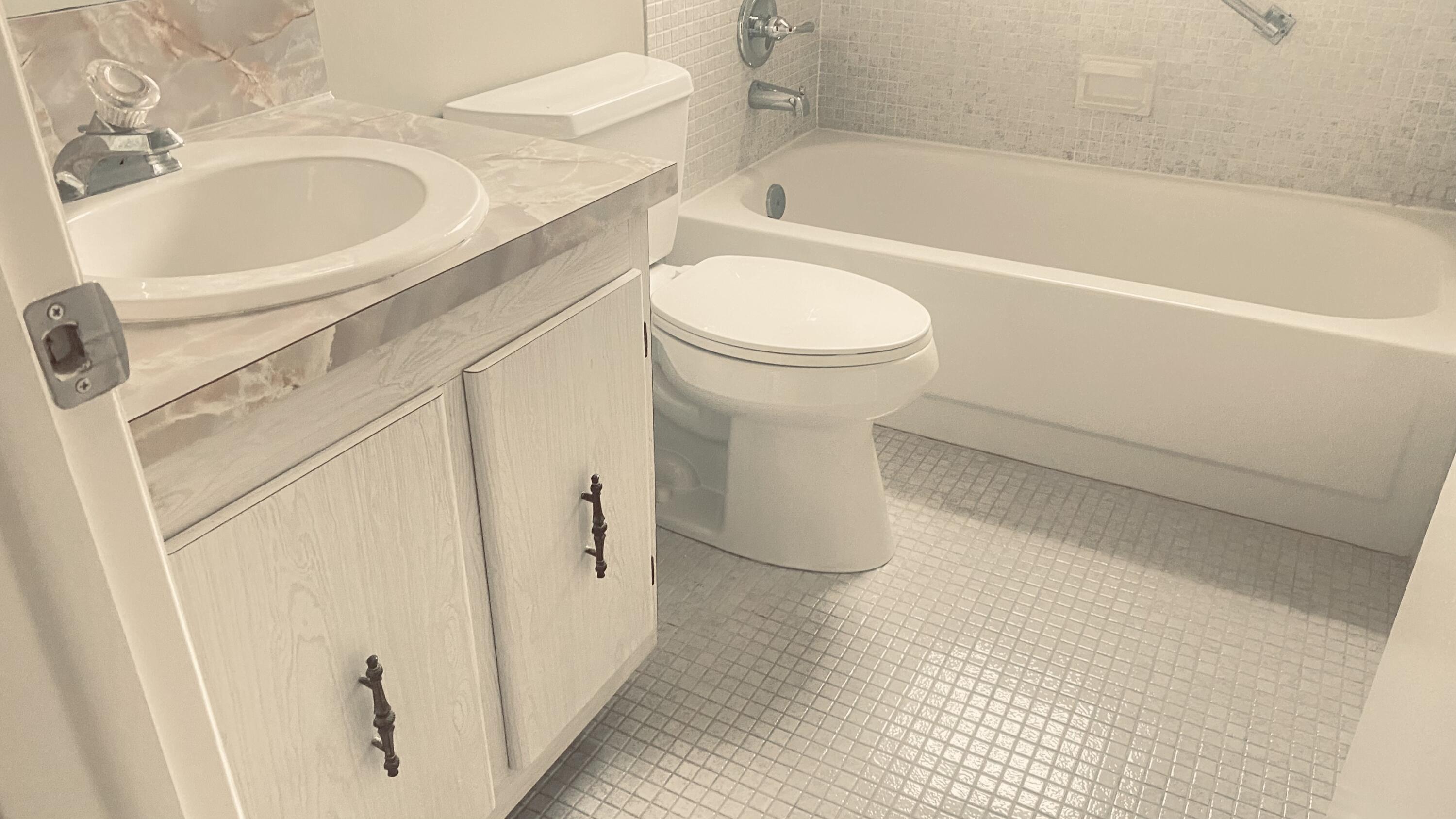 177 Delray Beach, FL 33484 - Photo 5 of 29 guest bathroom