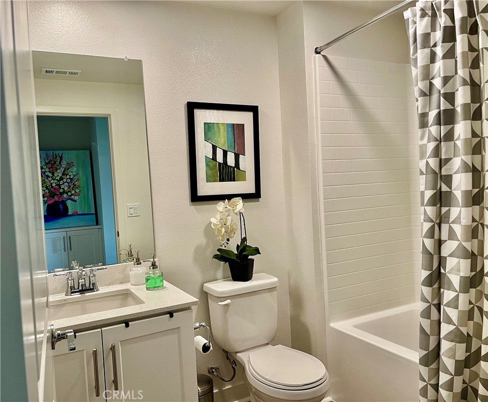 2870 Wagon Wheel Road, Unit 304 Oxnard, CA 93036 - Photo 13 of 31 2 nd Bathroom