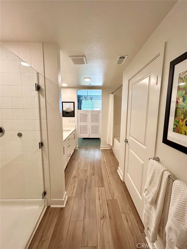 2870 Wagon Wheel Road, Unit 304 Oxnard, CA 93036 - Photo 9 of 31 Master Bath