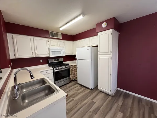 $1,250 | 5710 East Tropicana Avenue, Unit 1218, Las Vegas, NV 89122