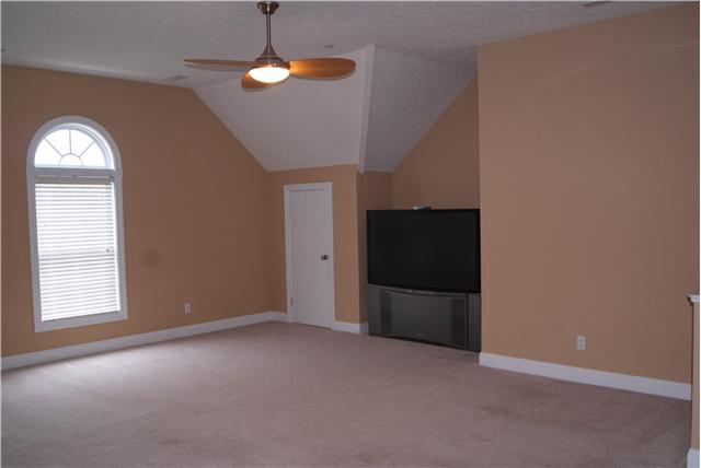 4808 Somerville Road Cross Plains, TN 37049 - Photo 10 of 18 an empty room with windows and closet