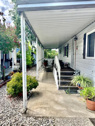 a view of entryway with a front door