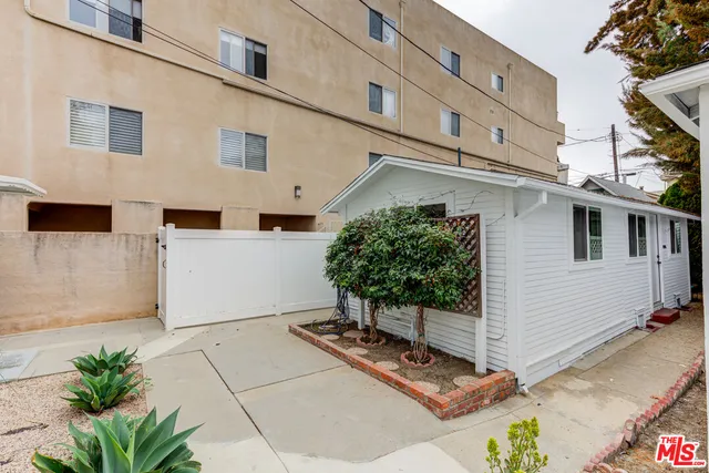 $2,675 | 11918 Rochester Avenue, Los Angeles, CA 90025