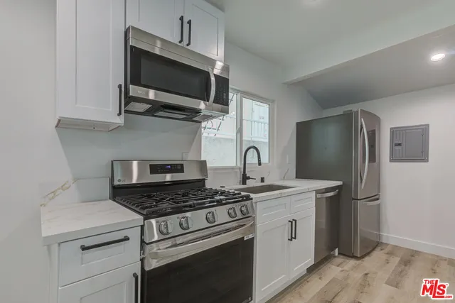 $2,675 | 11918 Rochester Avenue, Los Angeles, CA 90025