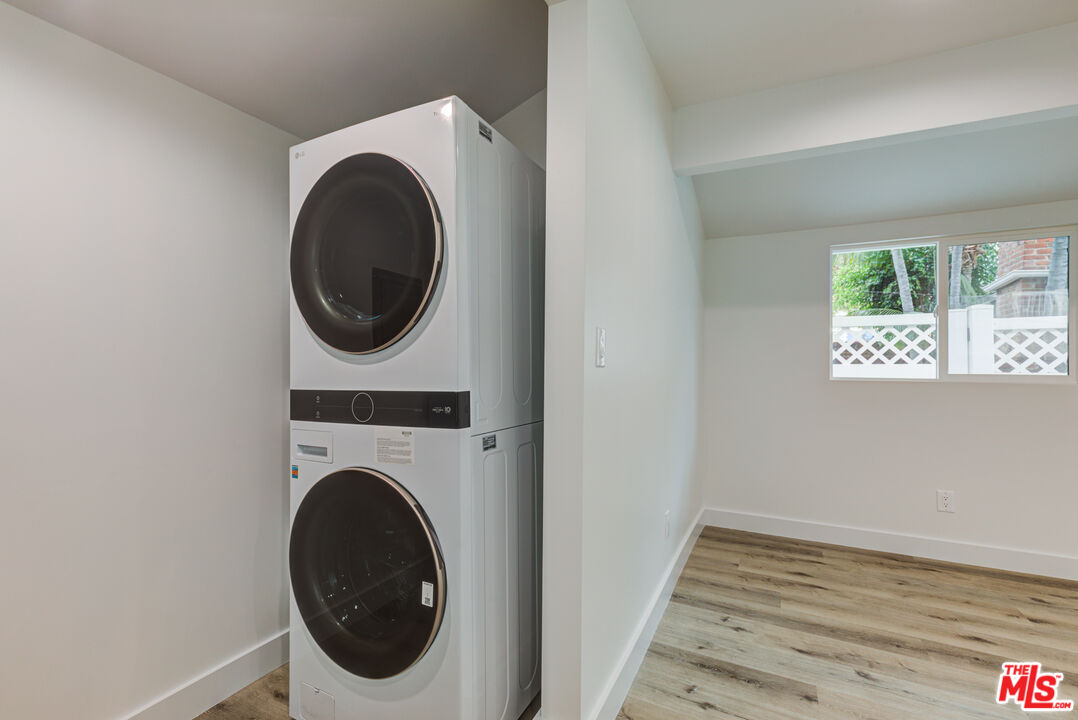 11918 Rochester Avenue Los Angeles, CA 90025 - Photo 12 of 19