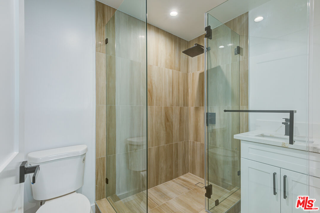 11918 Rochester Avenue Los Angeles, CA 90025 - Photo 13 of 19