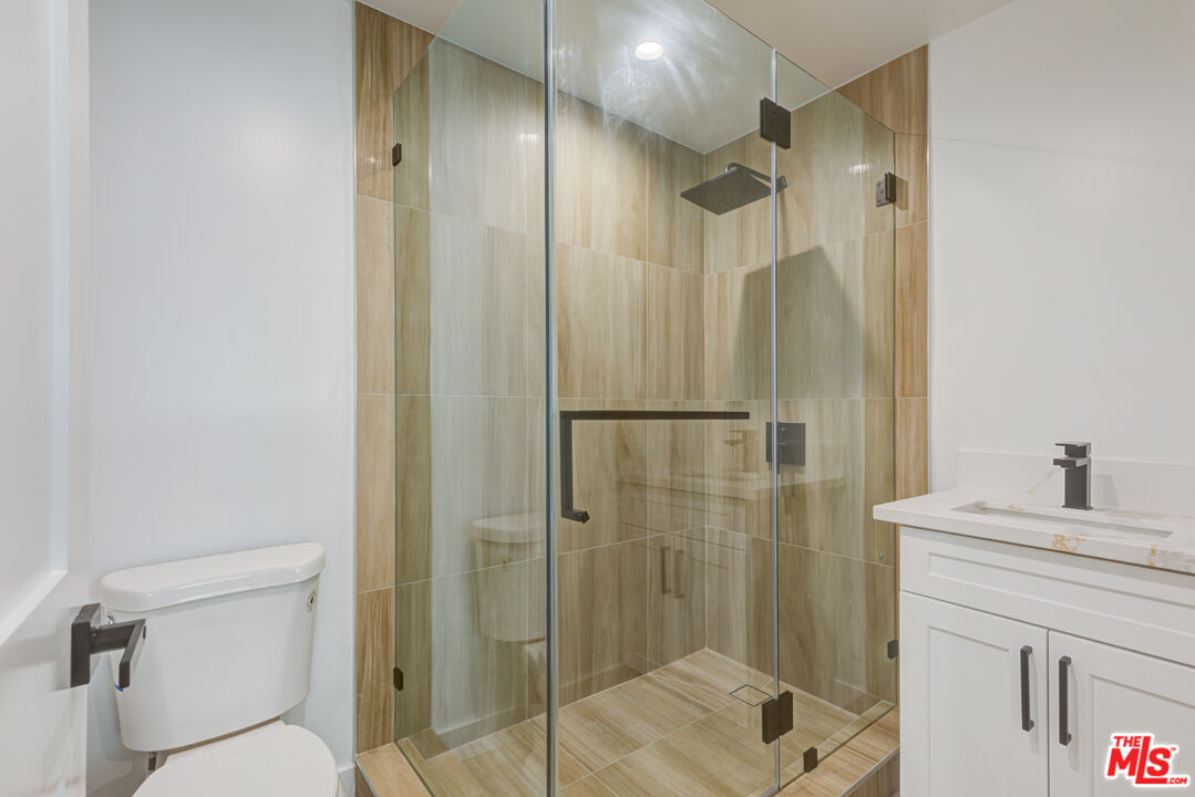 11918 Rochester Avenue Los Angeles, CA 90025 - Photo 14 of 19